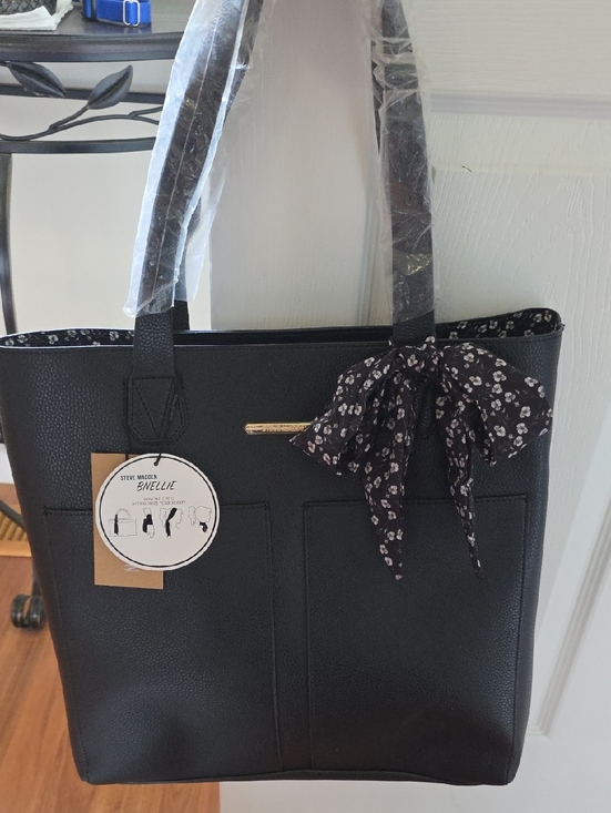 Steve Madden Handbags - Steve Madden Black BNELLIE Large Tote with Scarf